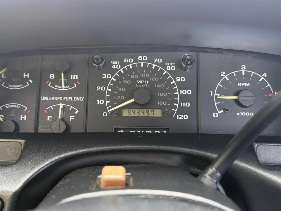 1995 Ford F-150 SVT Lightning 9th Gen - Image 27 of 31