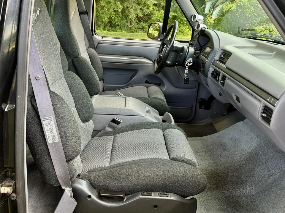 1995 Ford F-150 SVT Lightning 9th Gen - Image 18 of 31