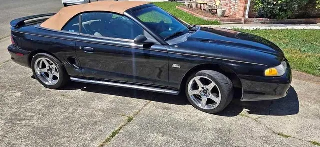 1995 Ford Mustang Convertible 2D