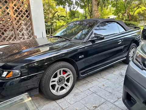 1995 Ford Mustang Convertible 2D