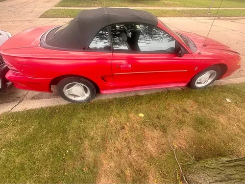 1995 Ford Mustang Convertible 2D