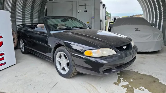 1995 Ford Mustang GT Convertible 2D