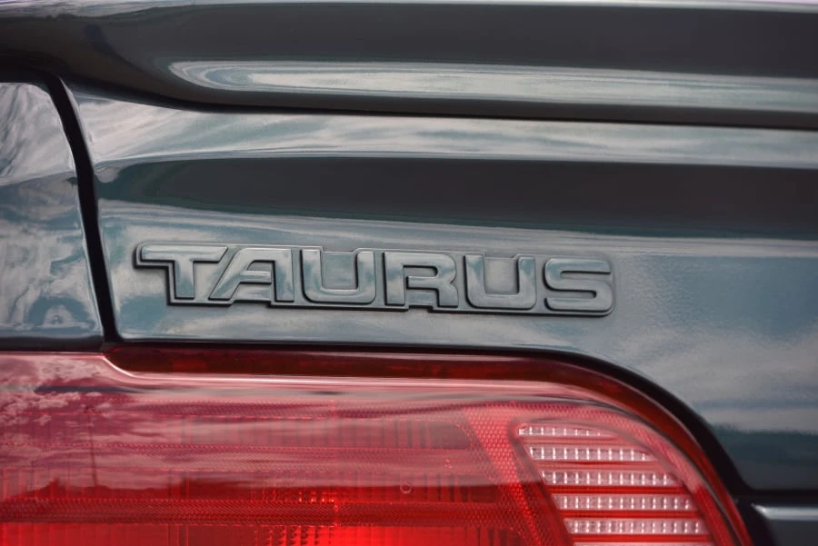 1995 Ford Taurus SHO 2nd Gen - Image 13 of 31