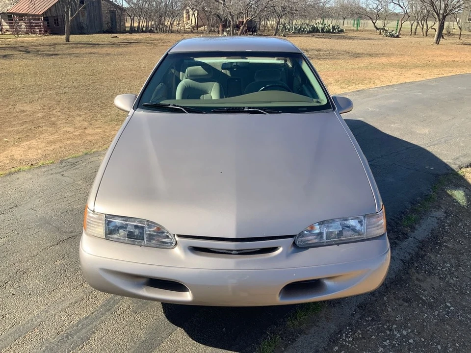 1995 Ford Thunderbird 10th Gen - Image 9 of 12