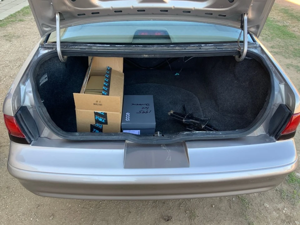 1995 Ford Thunderbird 10th Gen - Image 4 of 12