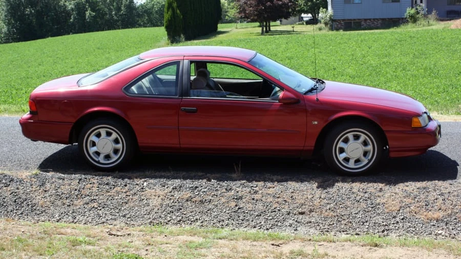 1995 Ford Thunderbird 10th Gen - Image 2 of 9