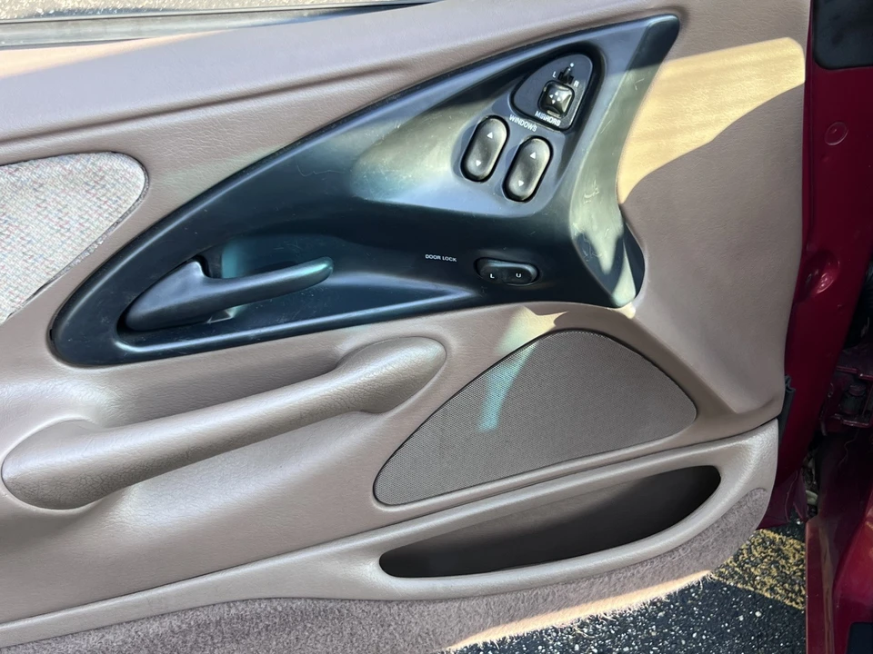 1995 Ford Thunderbird 10th Gen - Image 8 of 21