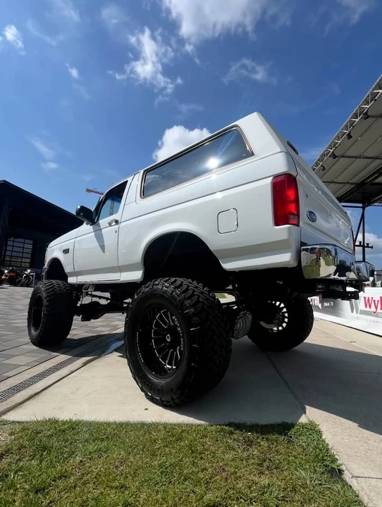 1995 Ford Bronco 5th Gen - Image 2 of 11