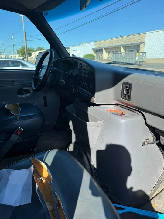 1995 Ford Econoline Van - Image 10 of 19