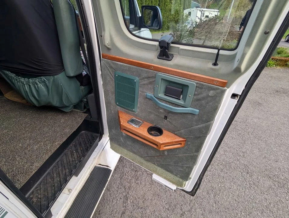 1995 Ford Econoline Van - Image 10 of 17