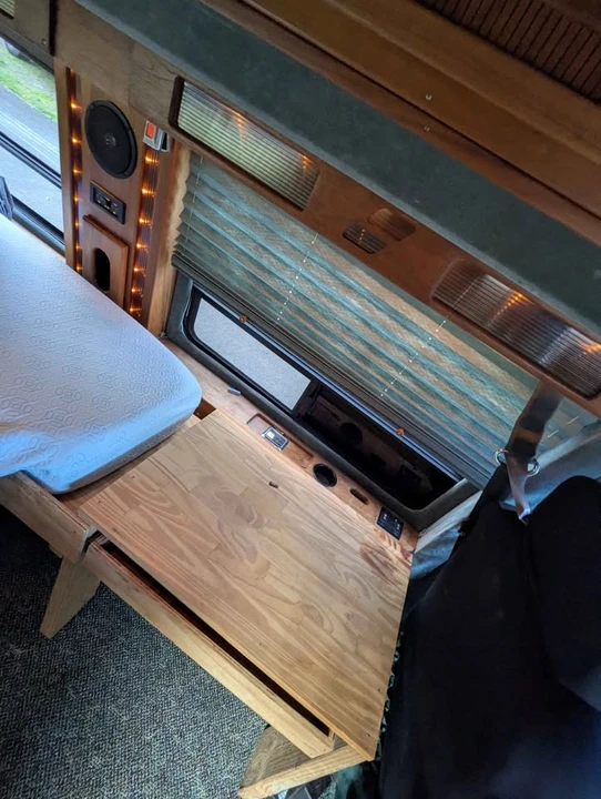 1995 Ford Econoline Van - Image 17 of 17