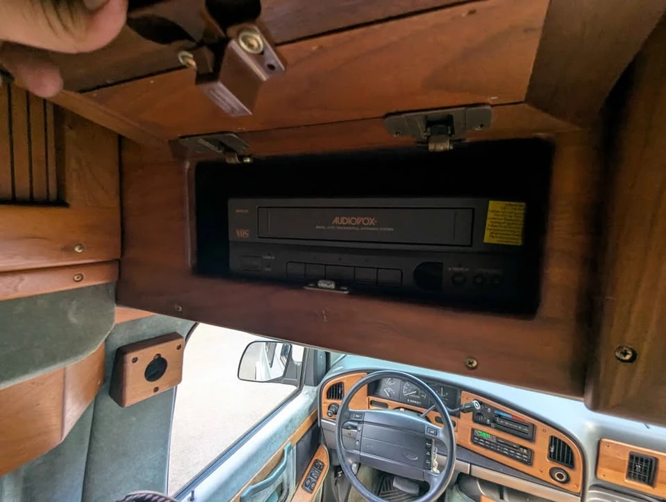 1995 Ford Econoline Van - Image 15 of 17
