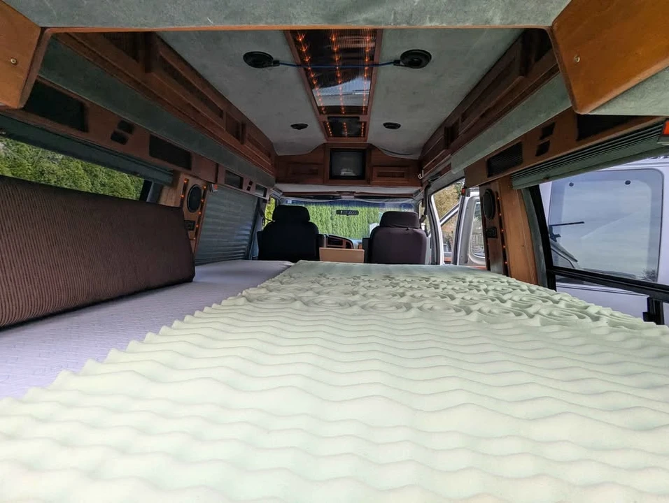 1995 Ford Econoline Van - Image 8 of 17