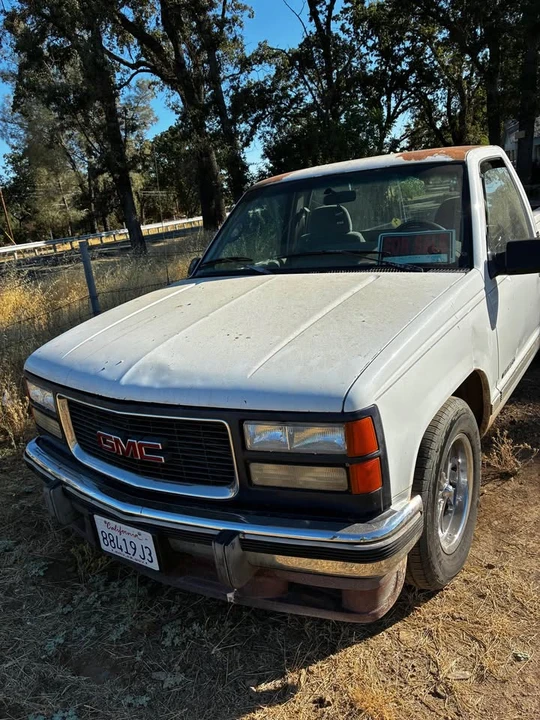 1995 GMC C/K 3rd Gen - Image 2 of 13