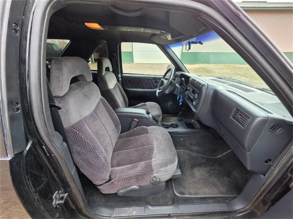 1995 GMC S-15 Jimmy 2nd Gen - Image 19 of 31