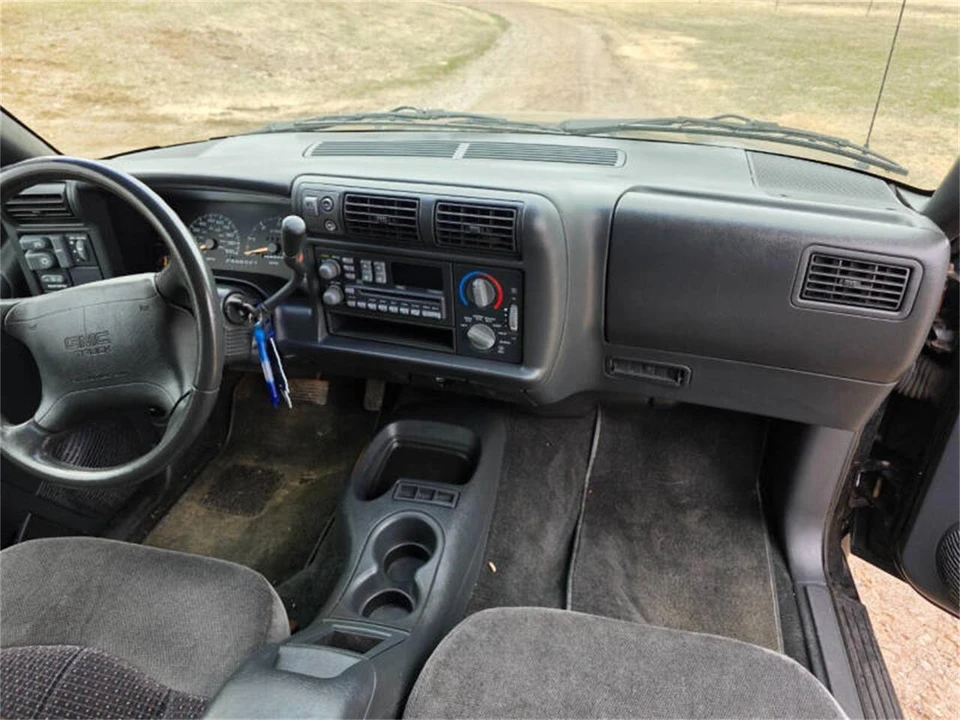1995 GMC S-15 Jimmy 2nd Gen - Image 23 of 31