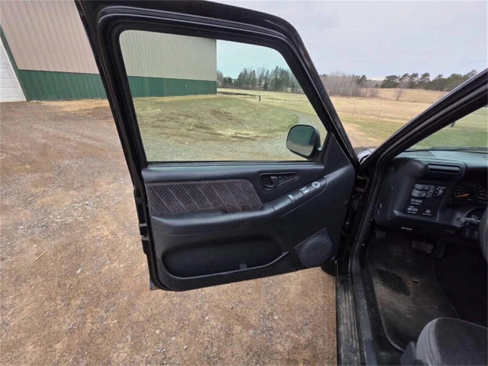 1995 GMC S-15 Jimmy 2nd Gen - Image 24 of 31