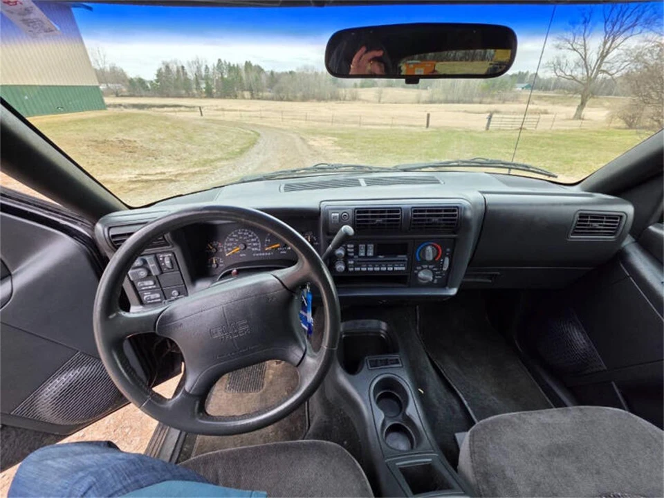 1995 GMC S-15 Jimmy 2nd Gen - Image 29 of 31