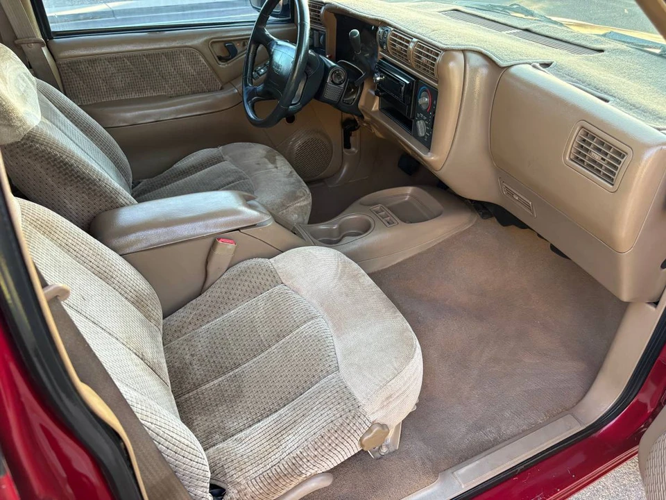 1995 GMC S-15 Jimmy 2nd Gen - Image 10 of 13