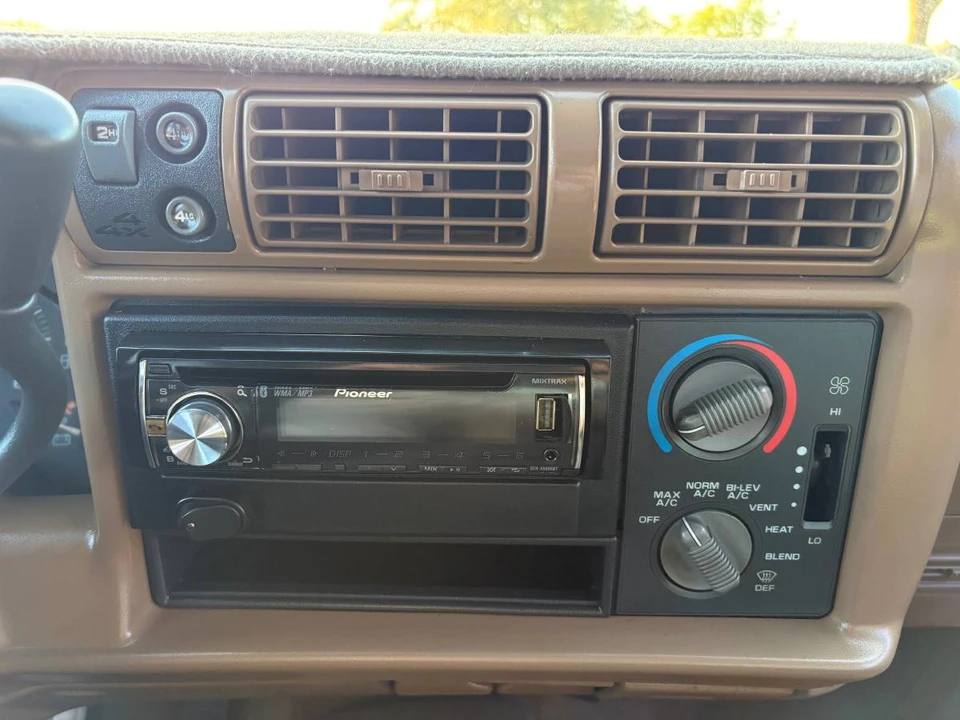 1995 GMC S-15 Jimmy 2nd Gen - Image 13 of 13