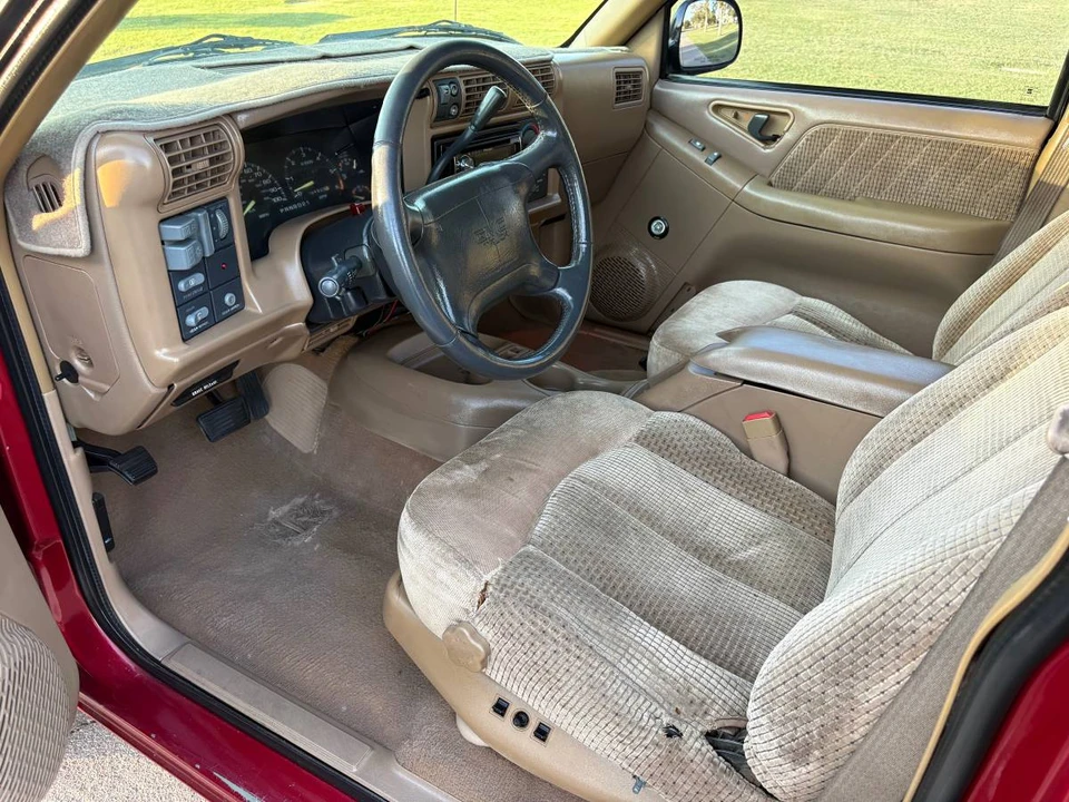 1995 GMC S-15 Jimmy 2nd Gen - Image 7 of 13