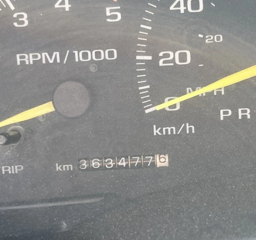 1995 GMC Suburban 8th Gen - Image 4 of 8
