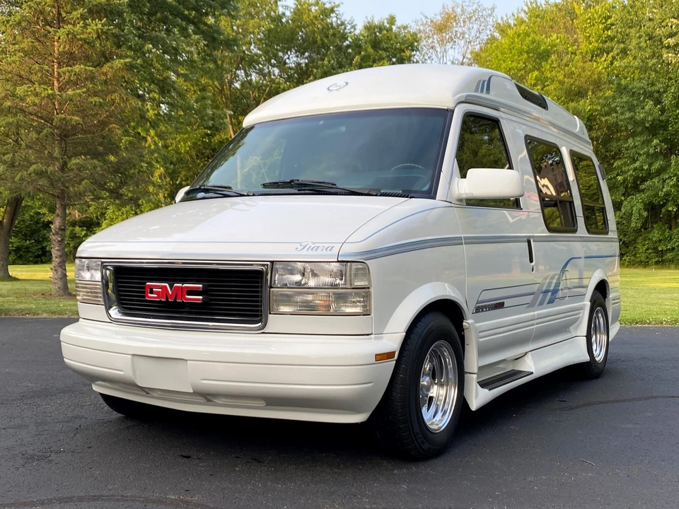 1995 GMC G-series Van - Image 2 of 31