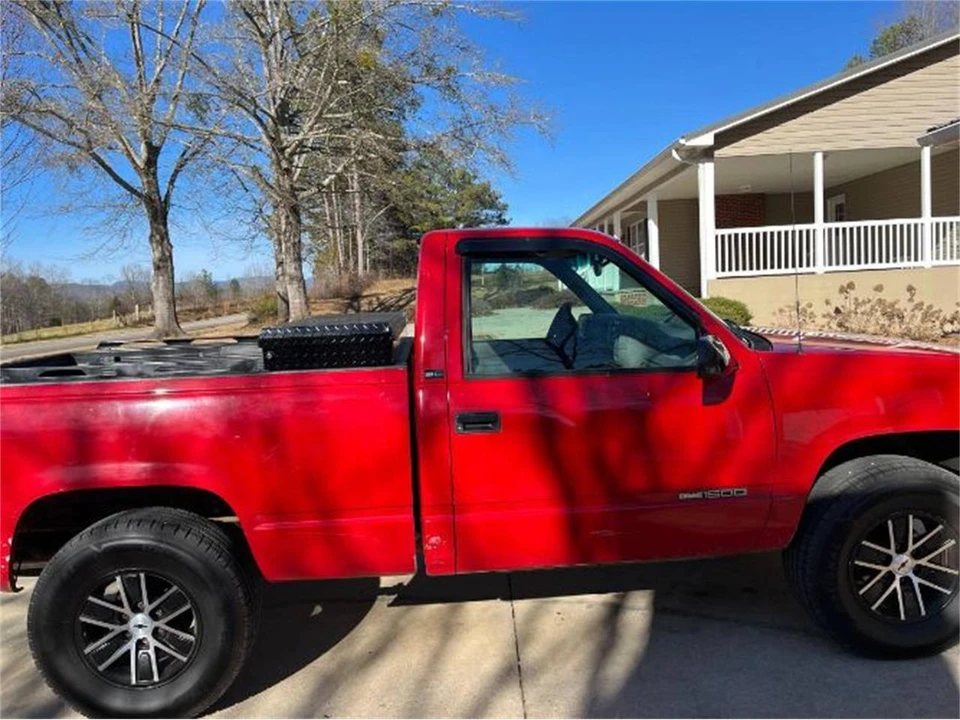 1995 GMC Sierra 1st Gen - Image 2 of 3