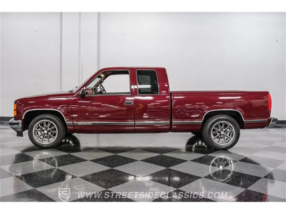 1995 GMC Sierra 1st Gen - Image 2 of 31