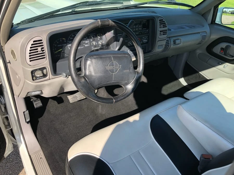 1995 GMC Sierra 1st Gen - Image 2 of 10