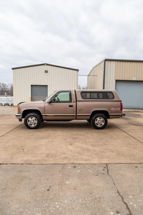 1995 GMC Sierra 1st Gen - Image 2 of 31