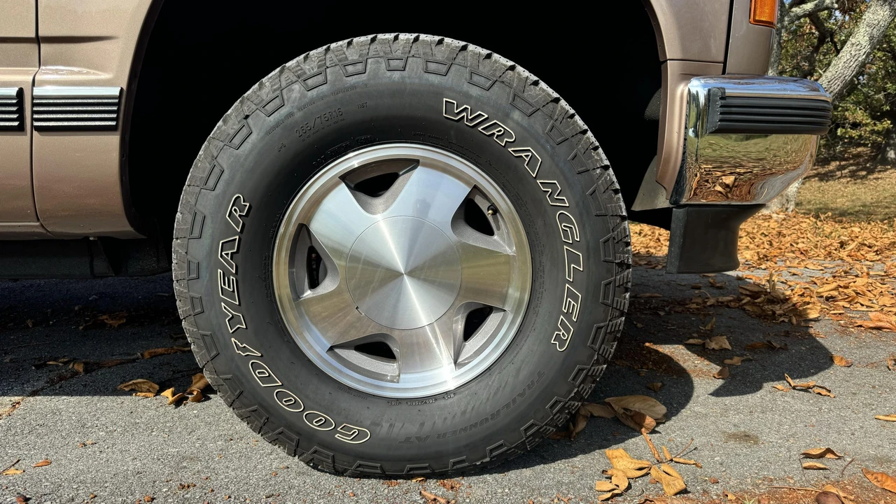 1995 GMC Sierra 1st Gen - Image 16 of 31