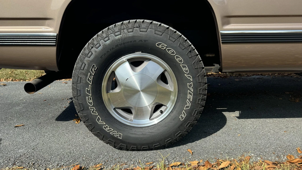 1995 GMC Sierra 1st Gen - Image 14 of 31