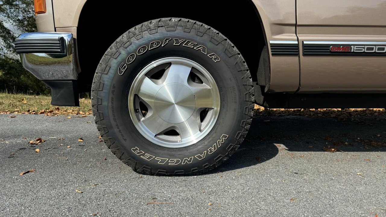 1995 GMC Sierra 1st Gen - Image 13 of 31