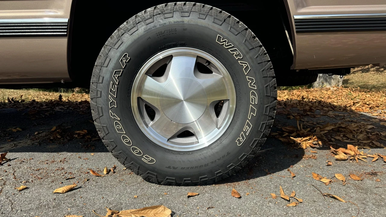1995 GMC Sierra 1st Gen - Image 15 of 31