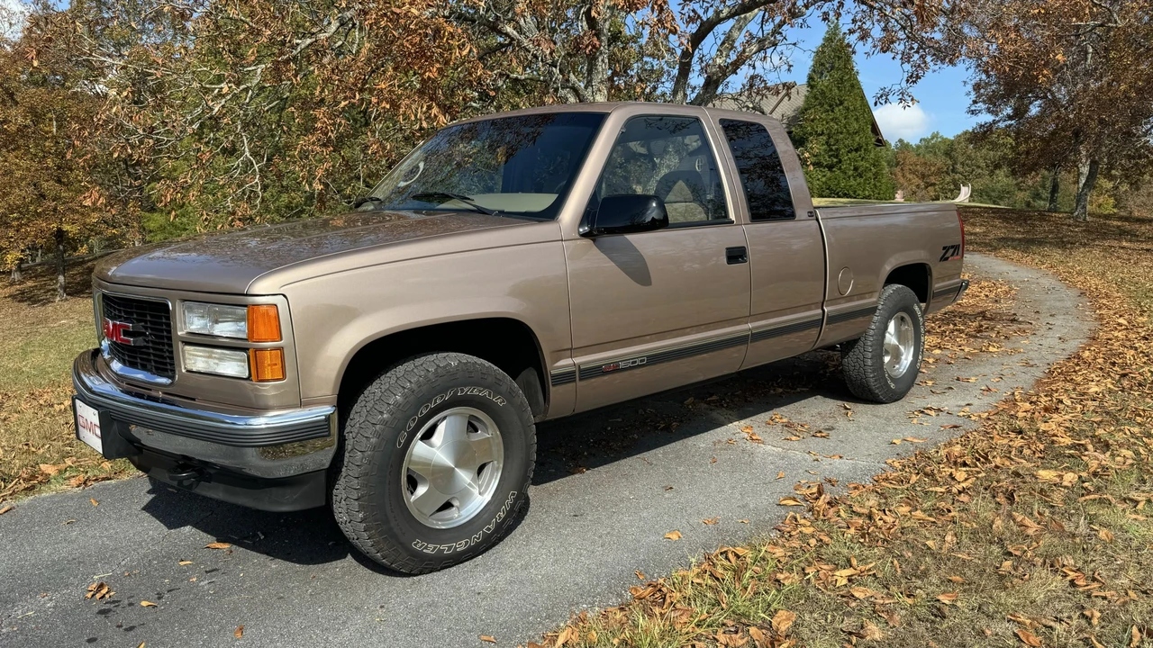 1995 GMC Sierra 1st Gen - Image 2 of 31