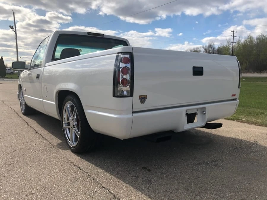 1995 GMC Sierra 1st Gen - Image 2 of 8