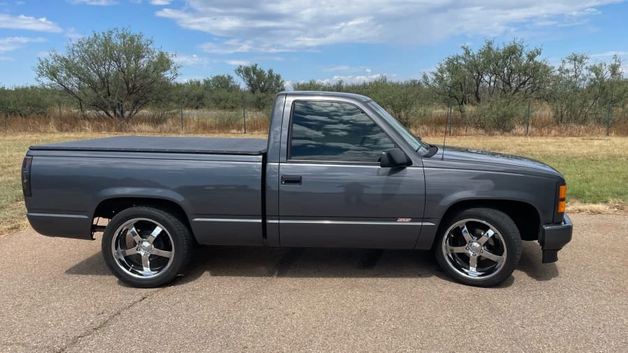 1995 GMC Sierra 1st Gen - Image 2 of 8