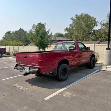 1995 GMC Sonoma Regular Cab SL Pickup 2D 7 1/3 ft