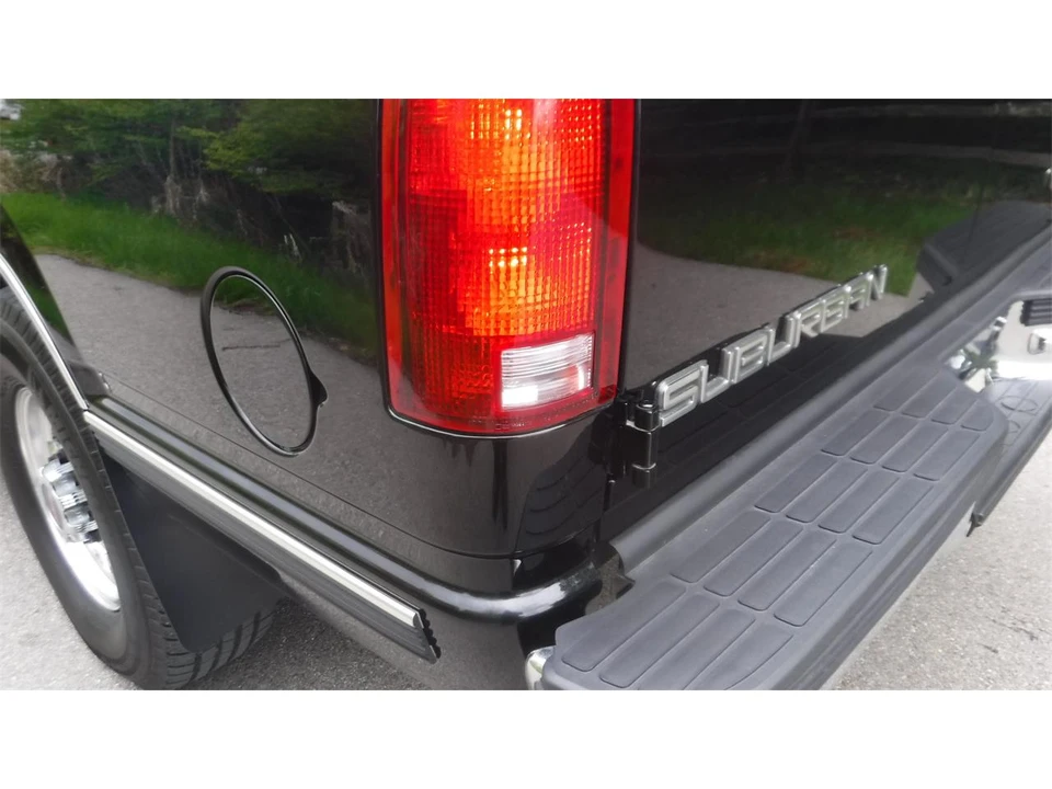 1995 GMC Suburban 8th Gen - Image 12 of 31
