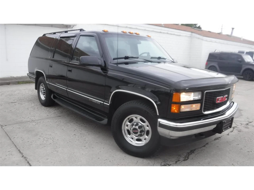1995 GMC Suburban 8th Gen - Image 14 of 31