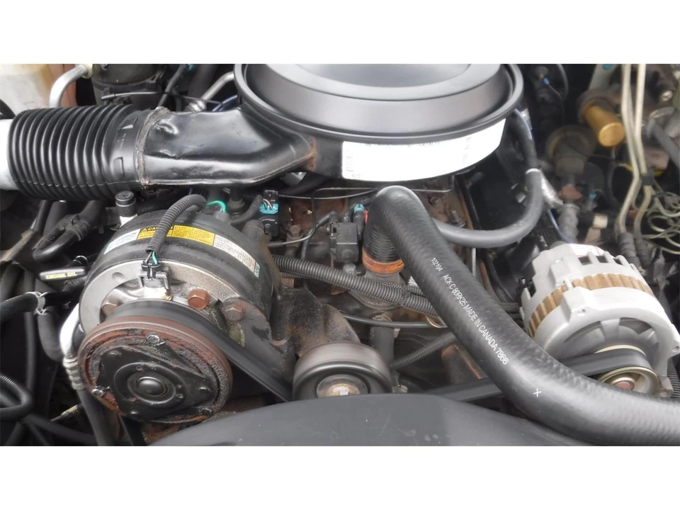1995 GMC Suburban 8th Gen - Image 18 of 31
