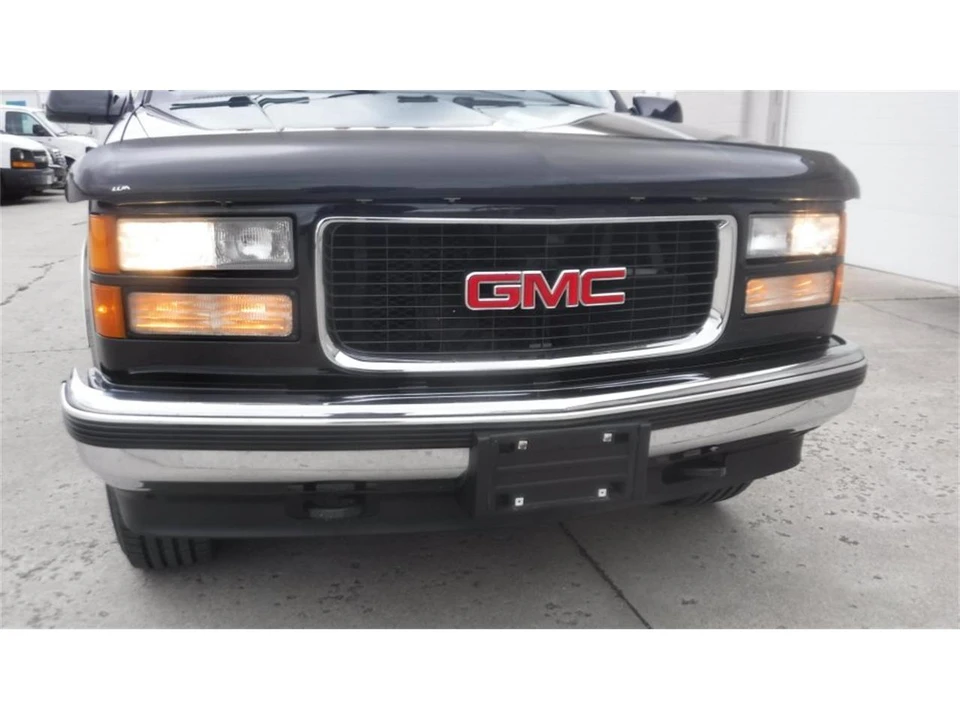 1995 GMC Suburban 8th Gen - Image 6 of 31