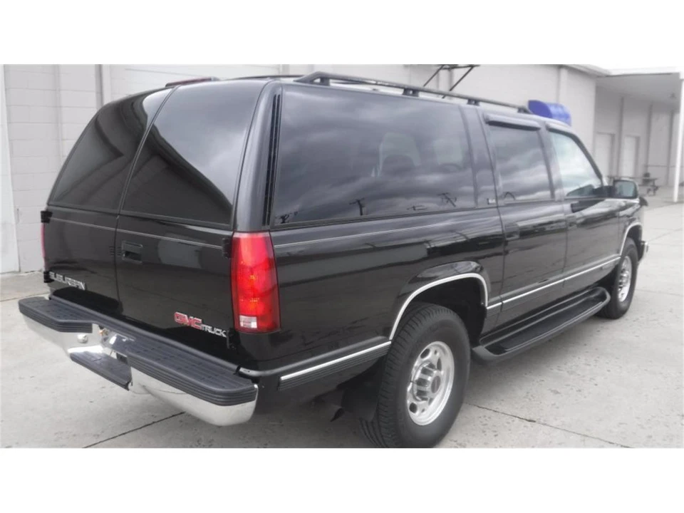 1995 GMC Suburban 8th Gen - Image 14 of 31