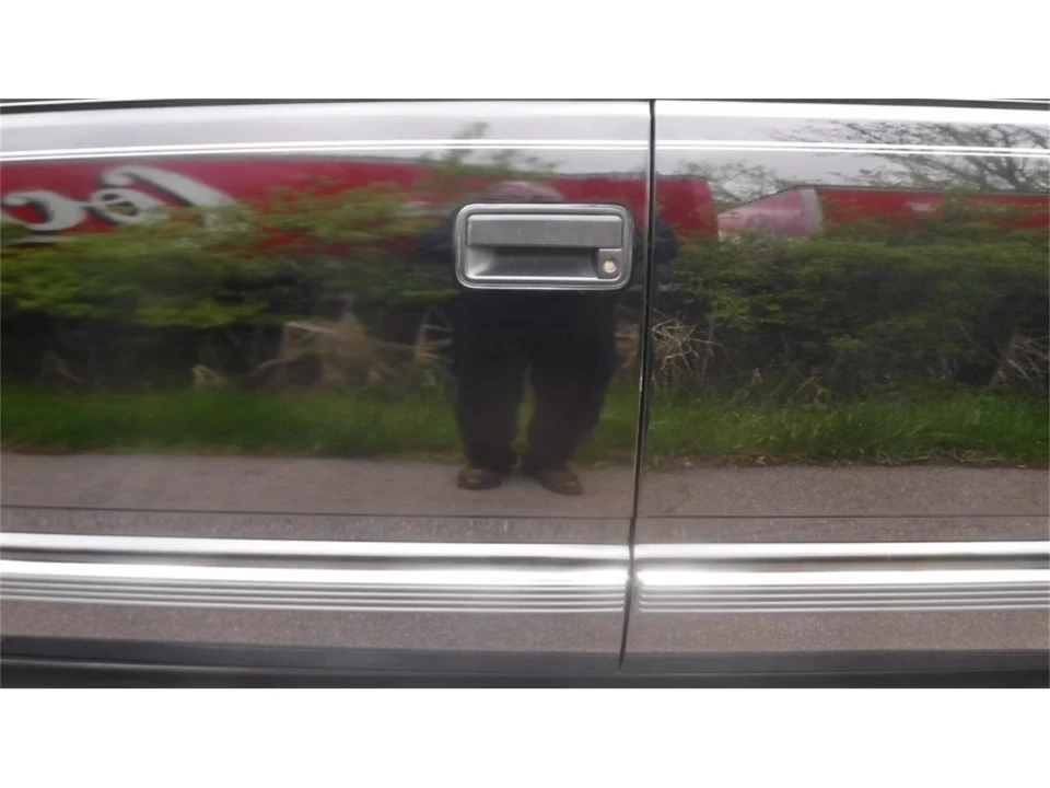 1995 GMC Suburban 8th Gen - Image 17 of 31