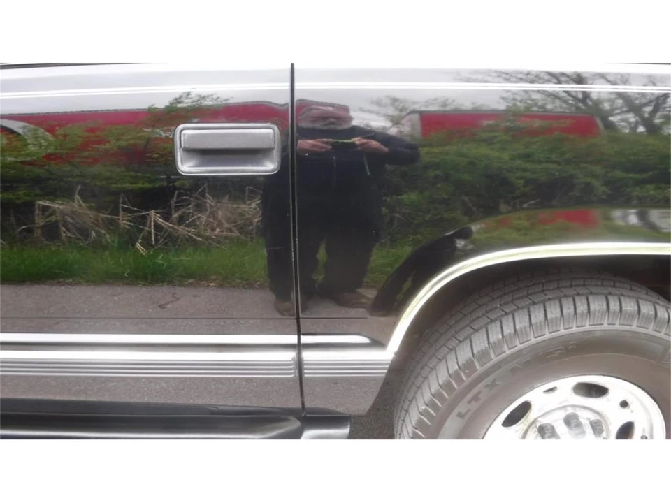 1995 GMC Suburban 8th Gen - Image 18 of 31