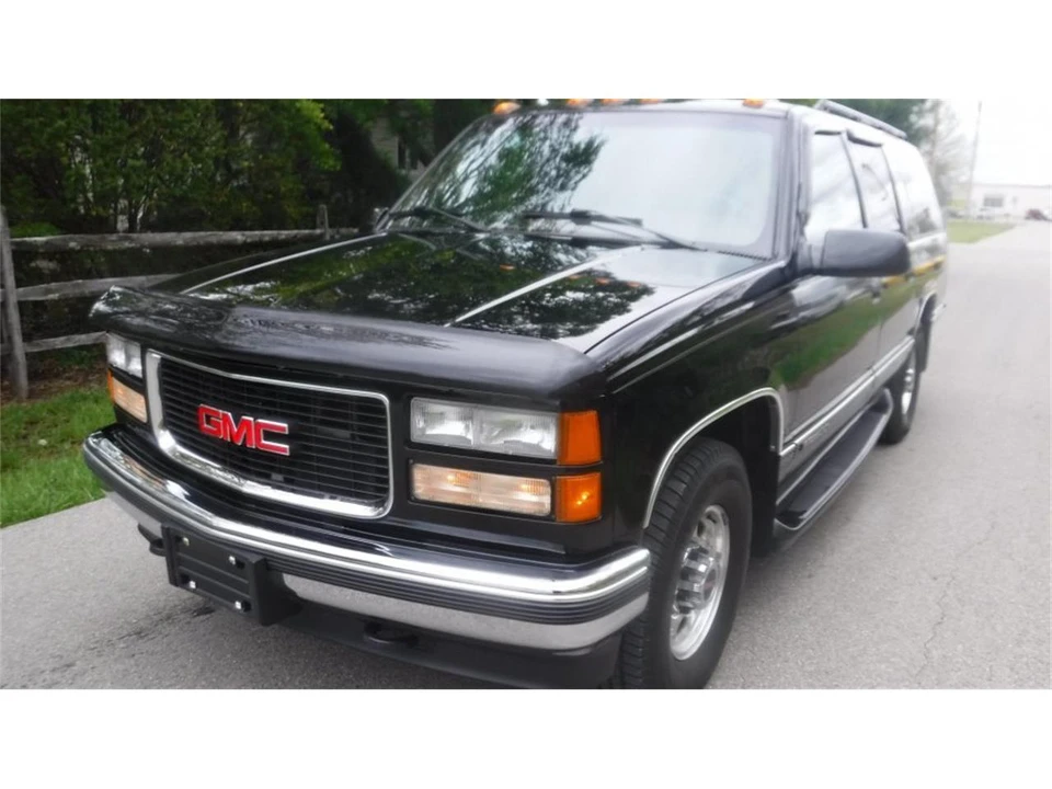 1995 GMC Suburban 8th Gen - Image 24 of 31