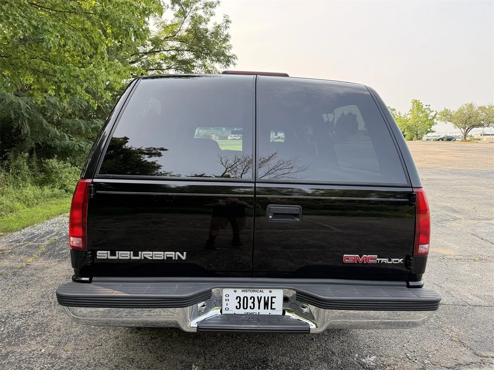 1995 GMC Suburban 8th Gen - Image 5 of 31