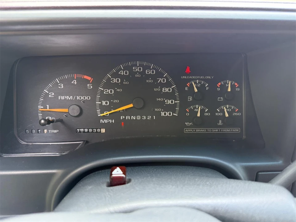 1995 GMC Suburban 8th Gen - Image 6 of 31