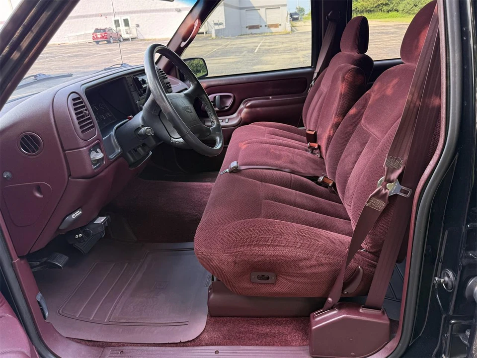 1995 GMC Suburban 8th Gen - Image 10 of 31